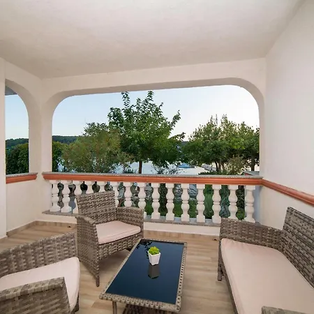 Kampor 15310a * Rab Town