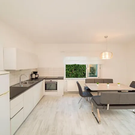 Kampor 15310a * Rab Town