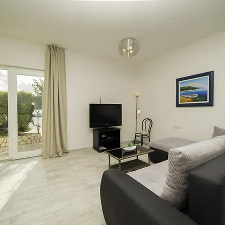Apartment Kampor 15310a Rab Town