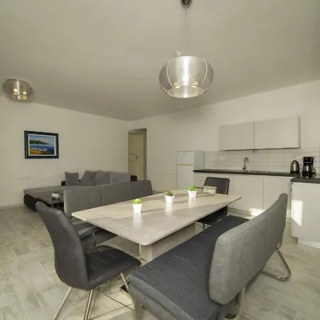 Kampor 15310a Apartment Rab Town