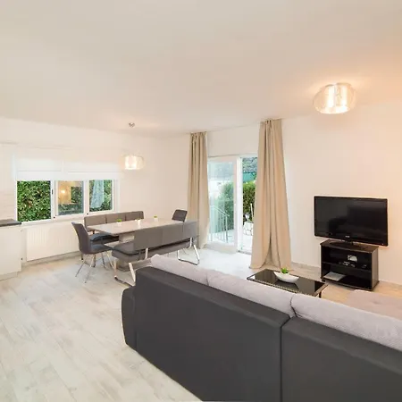 Kampor 15310a Apartment Rab Town