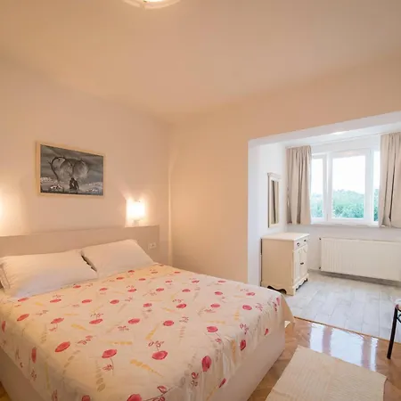 Apartment Kampor 15310a Rab Town