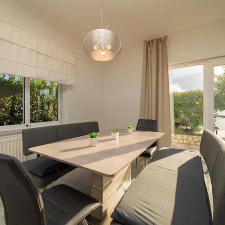 Kampor 15310a Apartment Rab Town